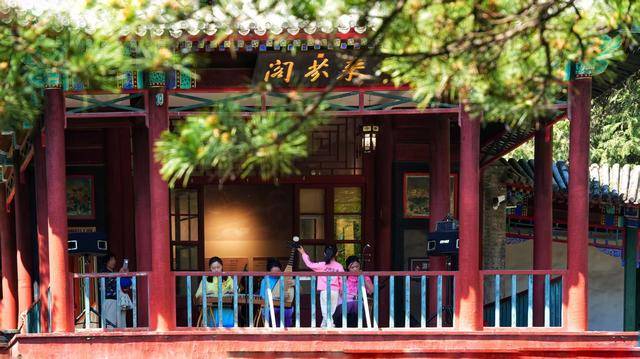 园中一日，尘外千年！明天来香山品茗听乐